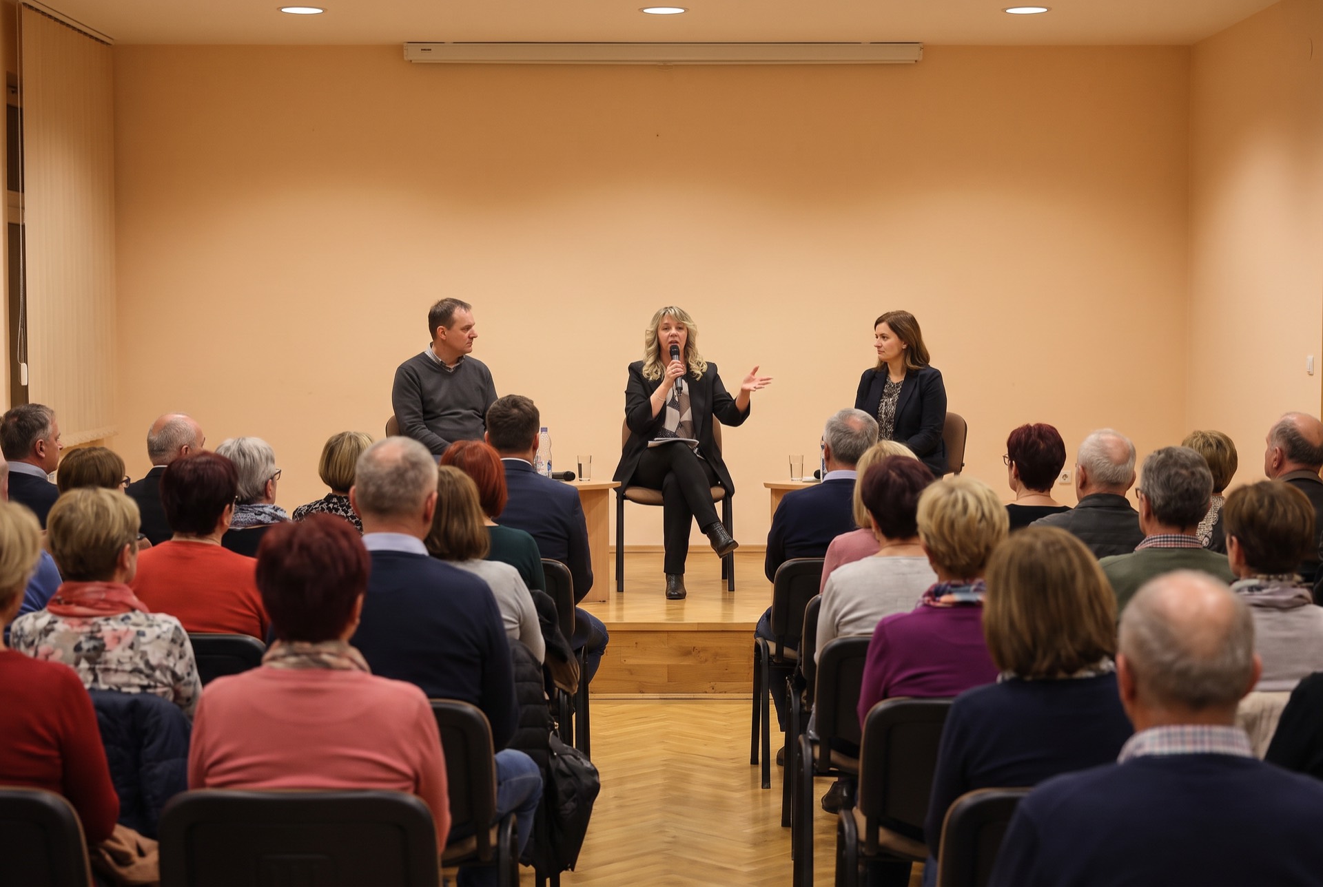 Tribina s panelom govornika